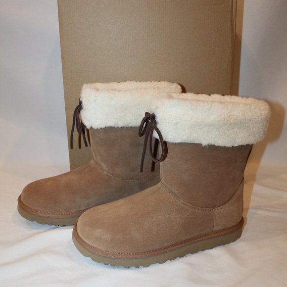 NIB UGG WOMEN'S CLASSIC SHORT‎ CHESTNUT SUEDE SHEARLING LINED SARISSA BOOTS 8 - Picture 1 of 8